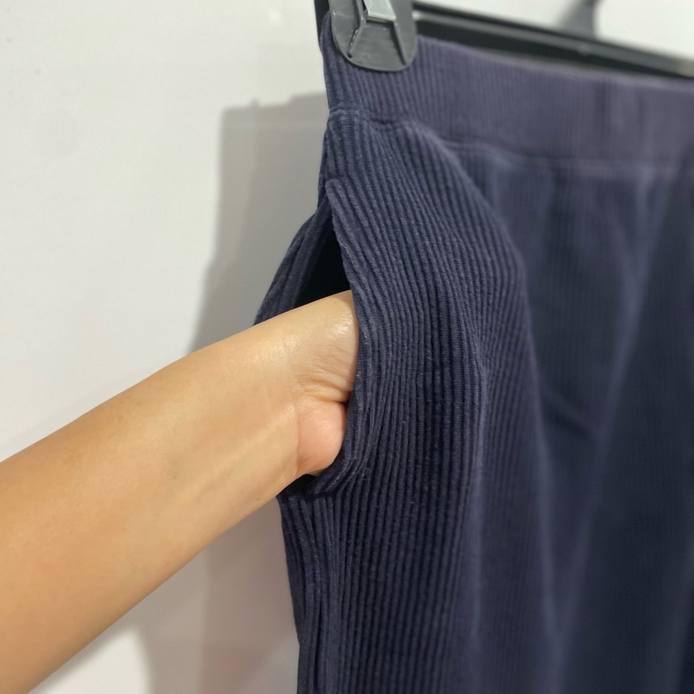 Uniqlo Navy Blue Midi Skirt - Picture 5 of 5